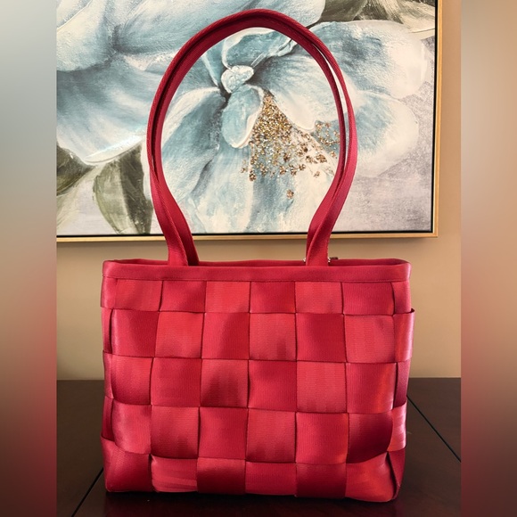 ❤️Red❤️Harvey’s Seatbelt Purse - Picture 2 of 7